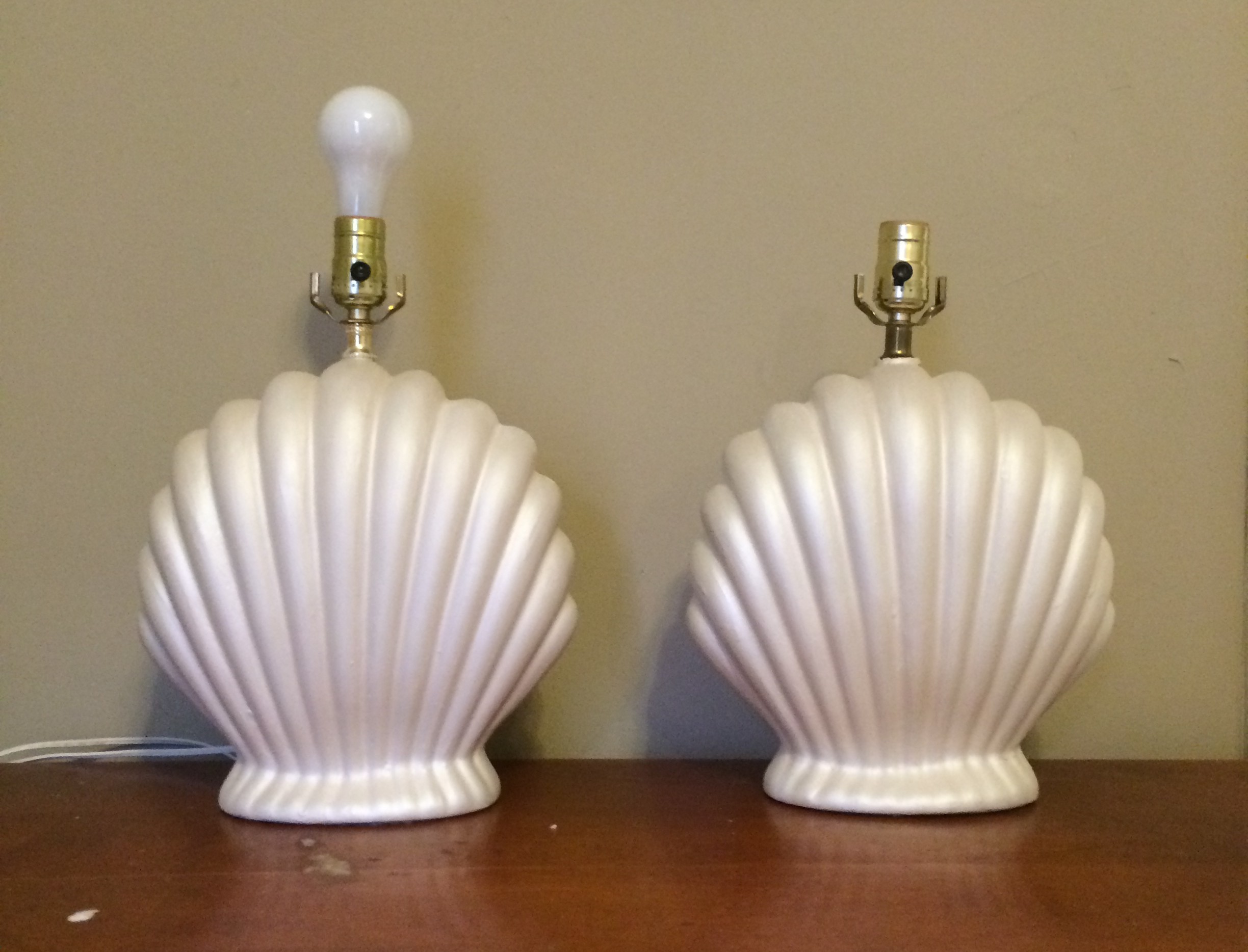 80s shell lamp